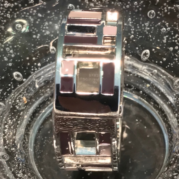 Ladies Vintage Silver Tone Enamel Bangle Bracelet Watch - Picture 3 of 8